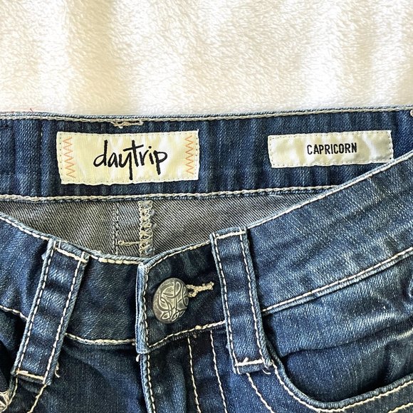 Daytrip Aztec Jean Sorts - Picture 3 of 5